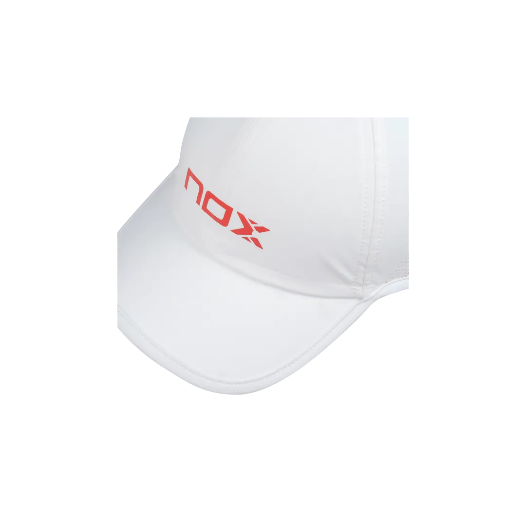 Casquette Nox Blanche avec Logo Rouge - Accessoire de Mode