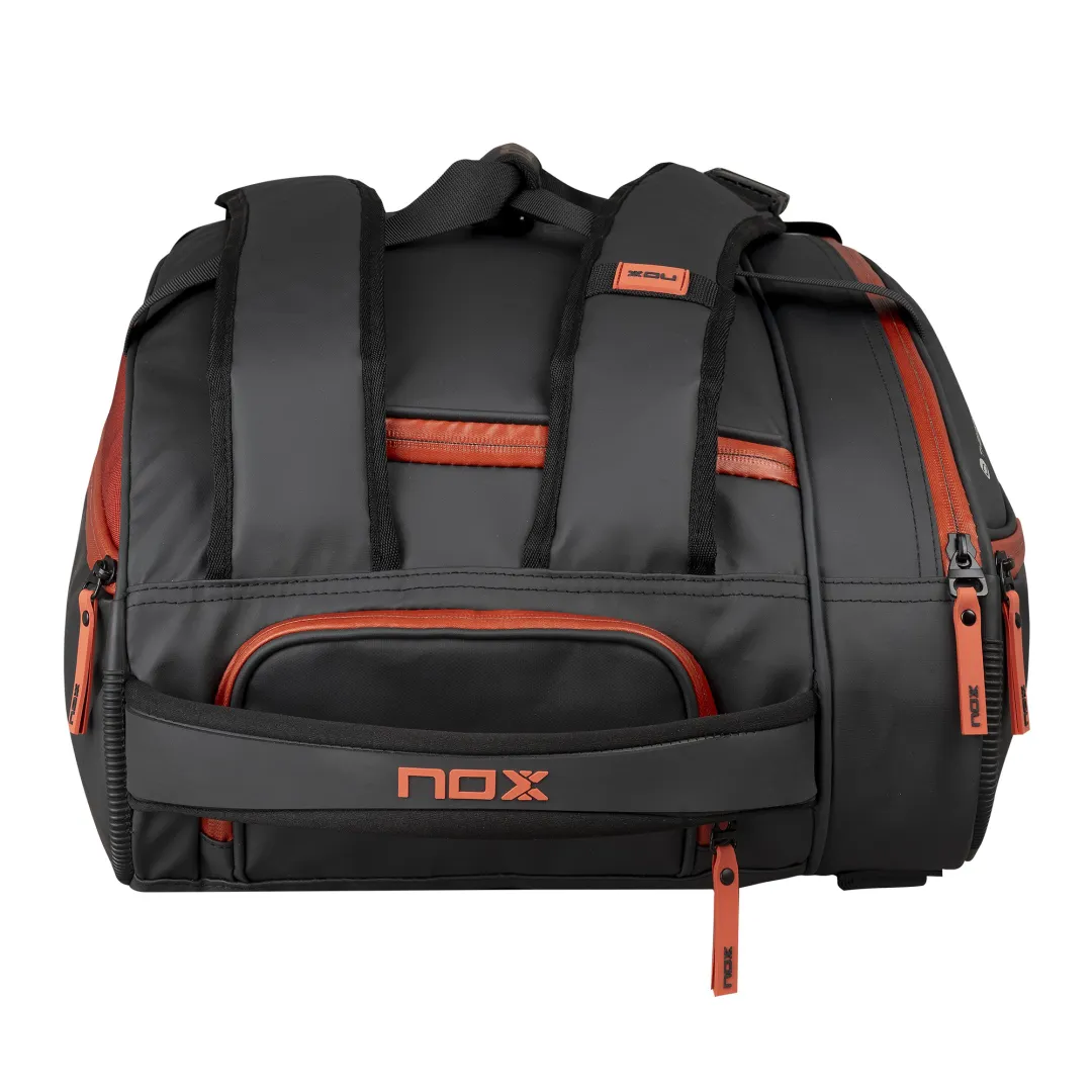 Sac de Padel NOX Luxury Open Series Noir/Rouge - Organisation et Protection Optimale pour votre Équipement