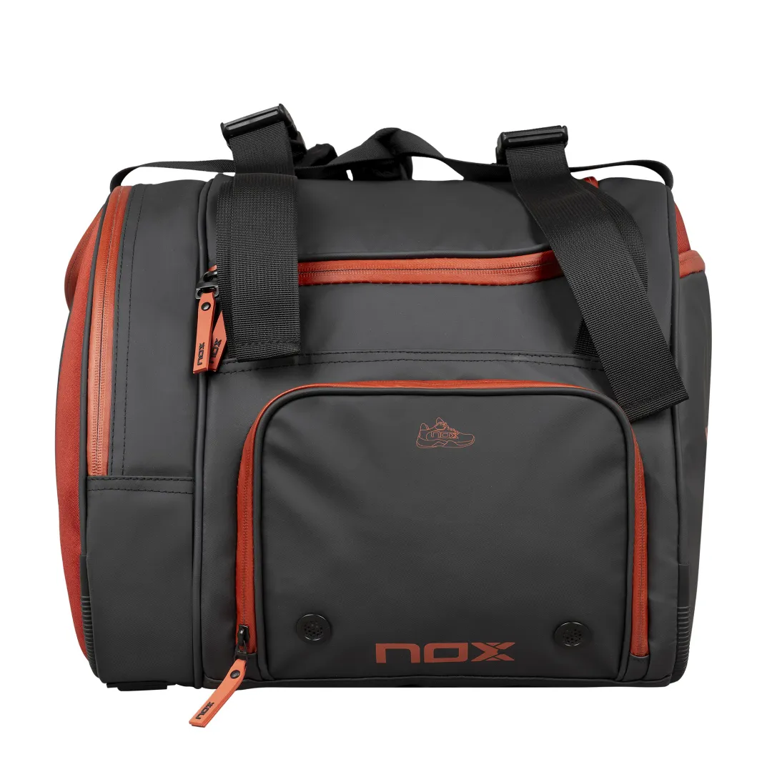 Sac de Padel NOX Luxury Open Series Noir/Rouge - Organisation et Protection Optimale pour votre Équipement