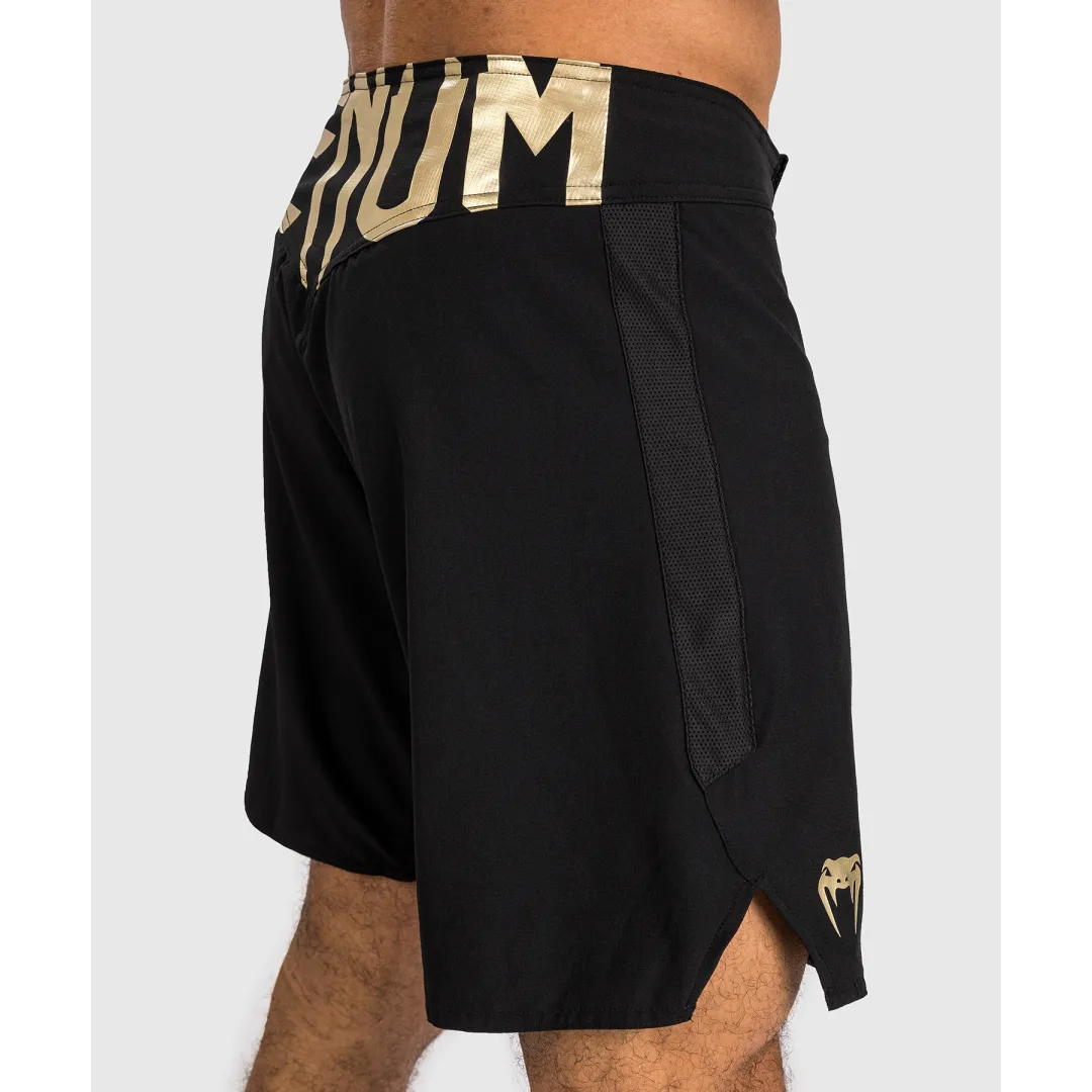 Venum LIGHT 5.0 Fightshorts - Black/Gold | Sportswear | Fight Gear